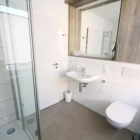 Grosse-ferienwohnung-3-mit-meerblick-und-strandkorb-im-haus-seeluft-duhnen クックスハーフェン